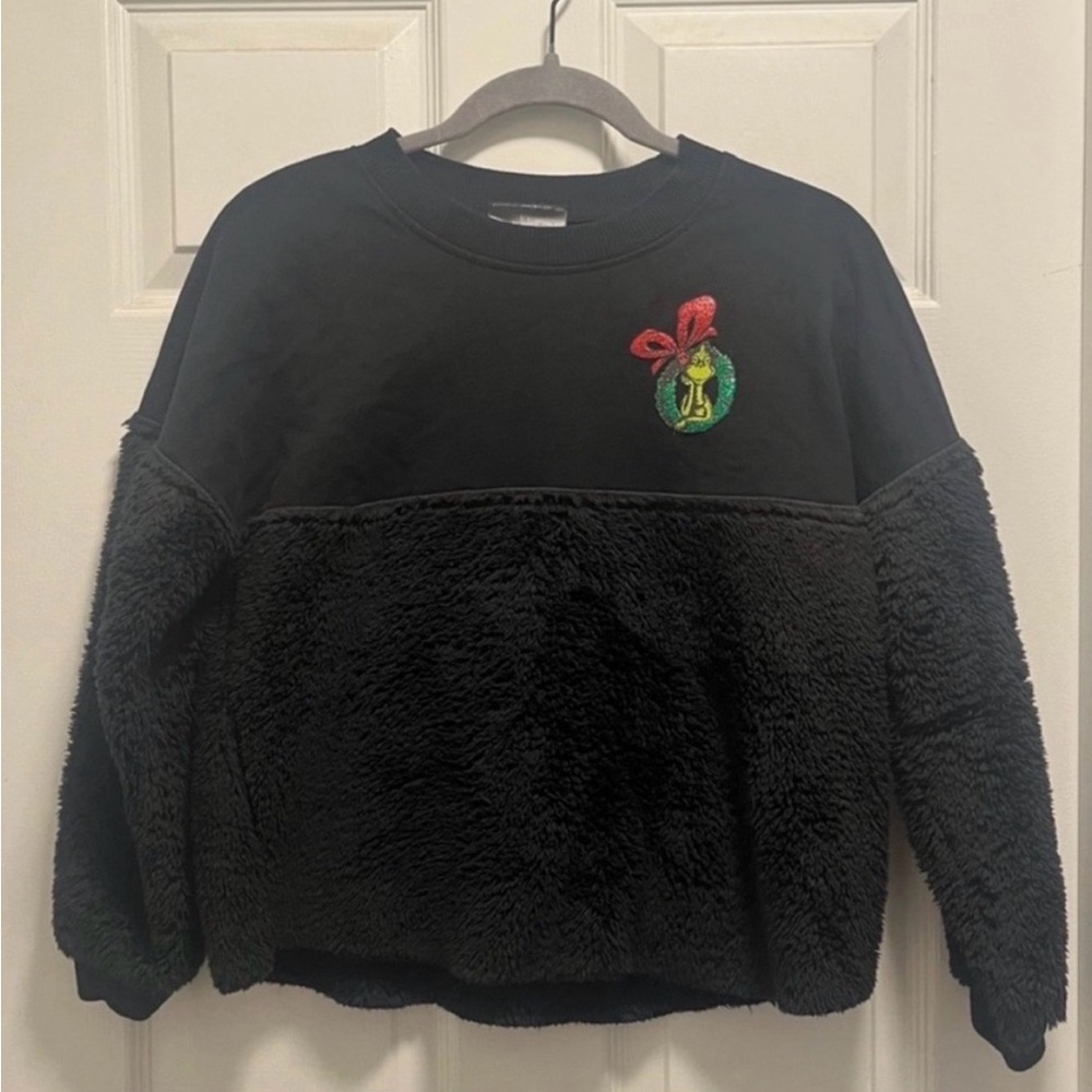 Universal Studios Grinch Black
Sherpa Not Naughty Spirit Jersey-Large (Kids)-EUC